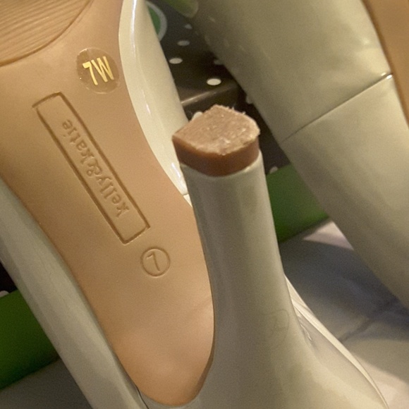 Grey pumps 7wide - Picture 5 of 8